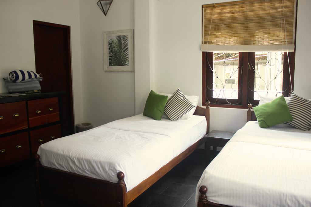 Bedspace Unawatuna Luaran gambar